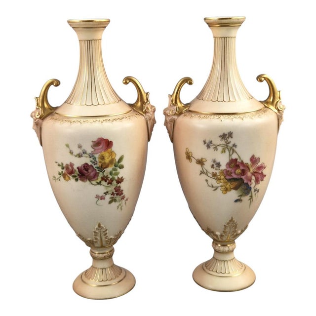 Blush Ivory Porcelain Vases with Floral Decoration from Royal Worcester, 1890s, Set of 2 For Sale - Image 3 of 13