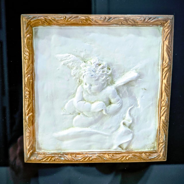 Neoclassical Vintage Chalkware Putto Relief Plaque With Ornate Gold Frame – Classical Winged Child Wall Art For Sale - Image 3 of 9