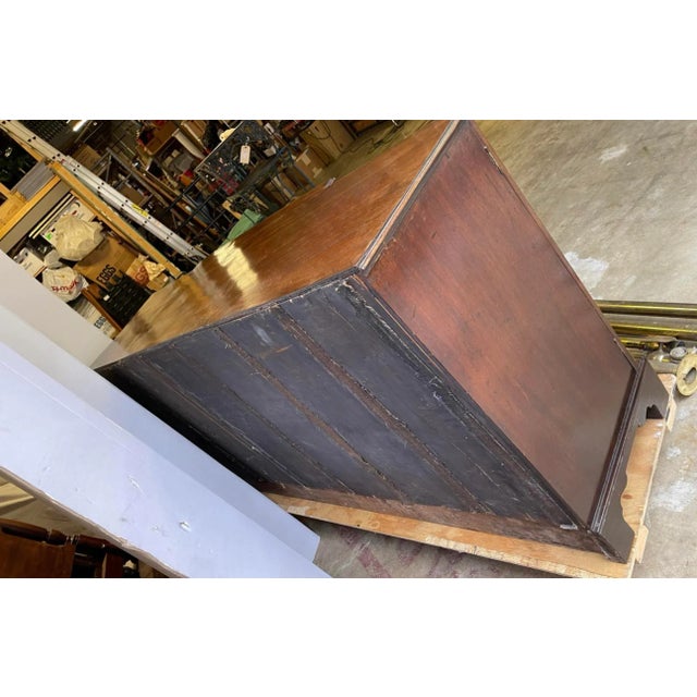 Early 19th Century Early 19th-C. English Chinese Chippendale Carved Mahogany Bookcase / Cabinet For Sale - Image 5 of 6