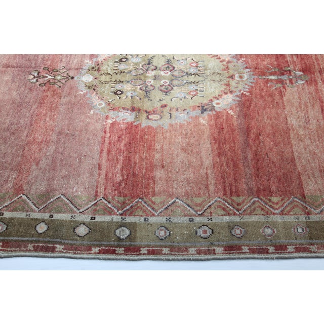 Mid-Century Modern Handwoven Vintage Turkish Sivas Rug – Soft Red Palette & Floral Medallion -5' 8'' X 9' 6'' For Sale - Image 3 of 14