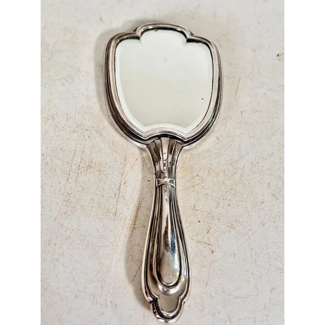 This mirror is an hand mirror. In Sterling Silver, with the hallmark of silver and 800g indicated. It has been made in...