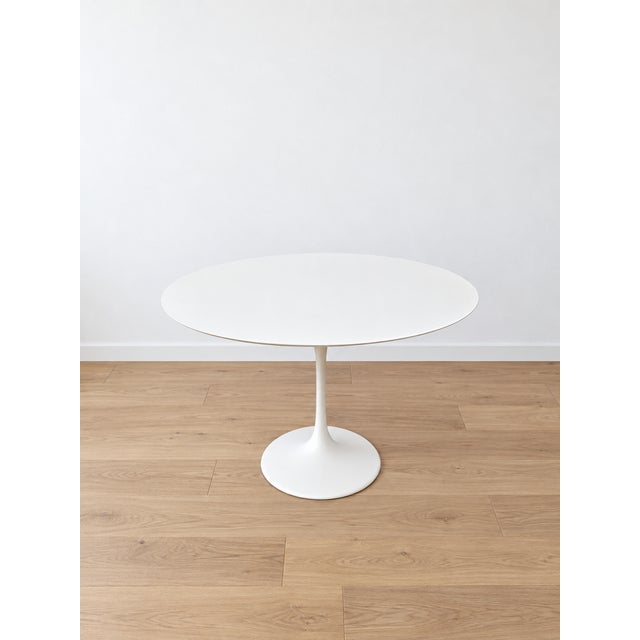 Eero Saarinen Round Tulip Table by Eero Saarinen for Knoll Inc. / Knoll International, 1970s For Sale - Image 4 of 14
