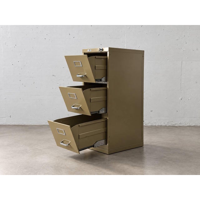 Original vintage filing cabinet by bigla, model klapp ex, in classic khaki/olive beige metal. This piece of furniture...