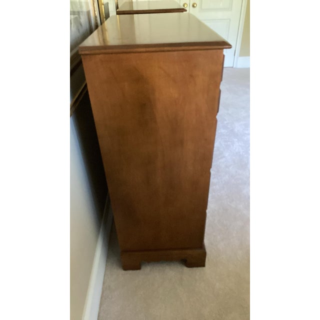 American Pair of Vintage Early American Maple Bachelor Chests For Sale - Image 3 of 12