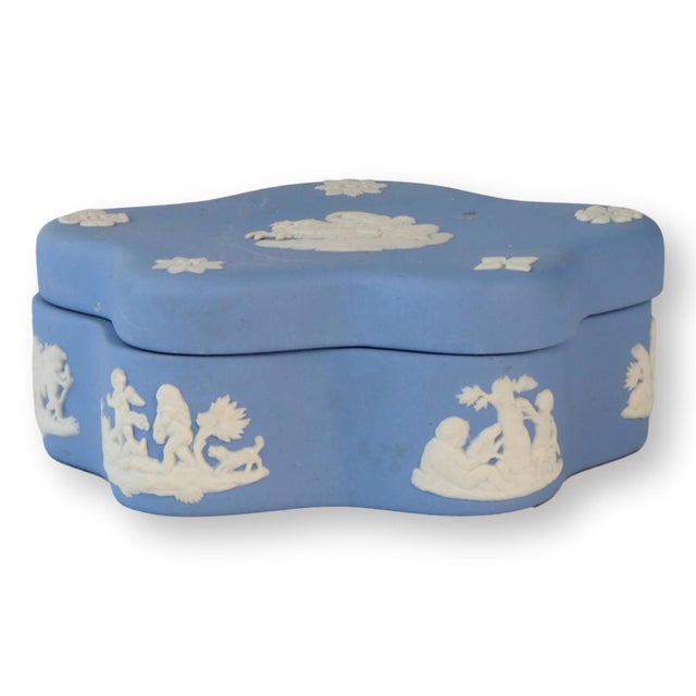 English Wedgwood Jasperware Trinket Box For Sale - Image 3 of 6