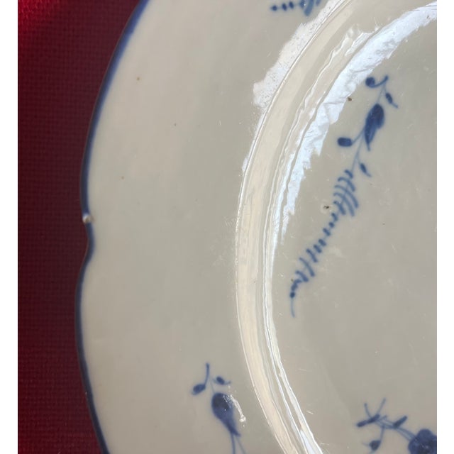 Antique 18th Century French Louis XV Chantilly Porcelain Dinner Plate in Blue and White Sprig, Circa 1760 For Sale - Image 9 of 10