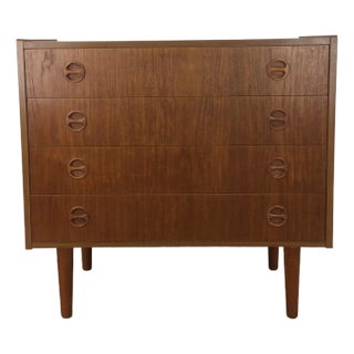 Danish Modern Teak Chest of Drawers With Carved Wood Pulls and Tapered Legs For Sale