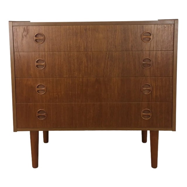 Danish Modern Teak Chest of Drawers With Carved Wood Pulls and Tapered Legs For Sale