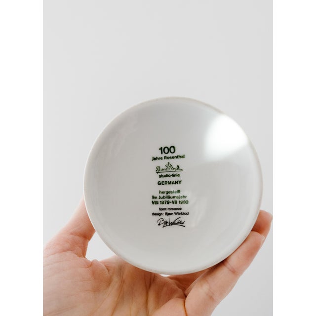 1980s Vintage Bjorn Wiinblad for Rosenthal Covered Gold & White Porcelain Bowl For Sale - Image 11 of 12