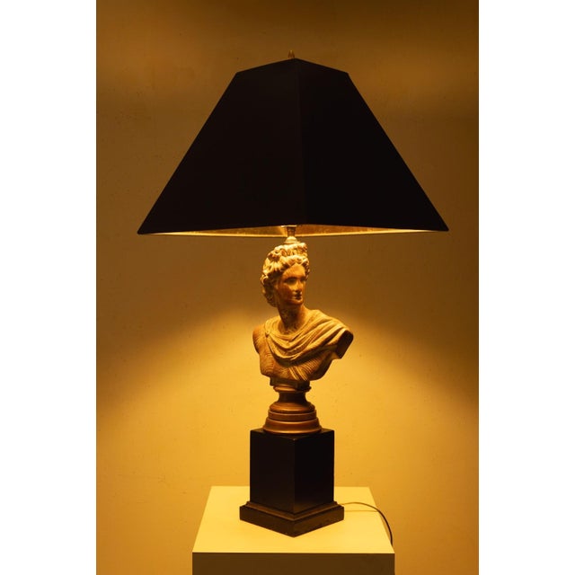 Brass Pair of French Neoclassical Daphne & Apollo Oak Lamps For Sale - Image 8 of 9