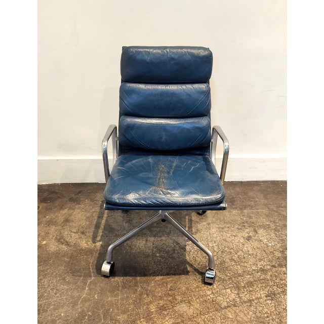 Mid-Century Modern Vintage Ea 216 Soft Pad Armchair by Charles and Ray Eames for Herman Miller Blue Leather For Sale - Image 3 of 10