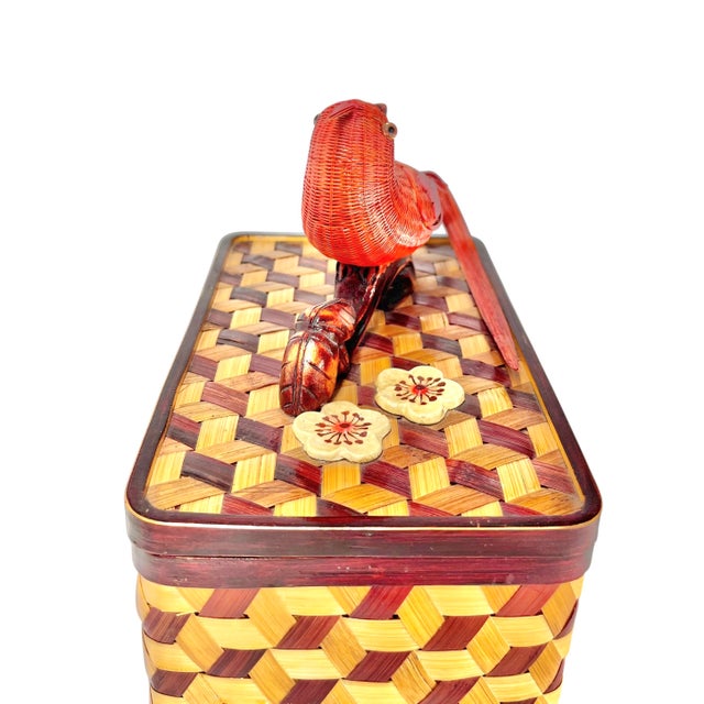 Late 20th Century Shanghai Handicrafts Wicker Box With Cardinal For Sale - Image 4 of 8