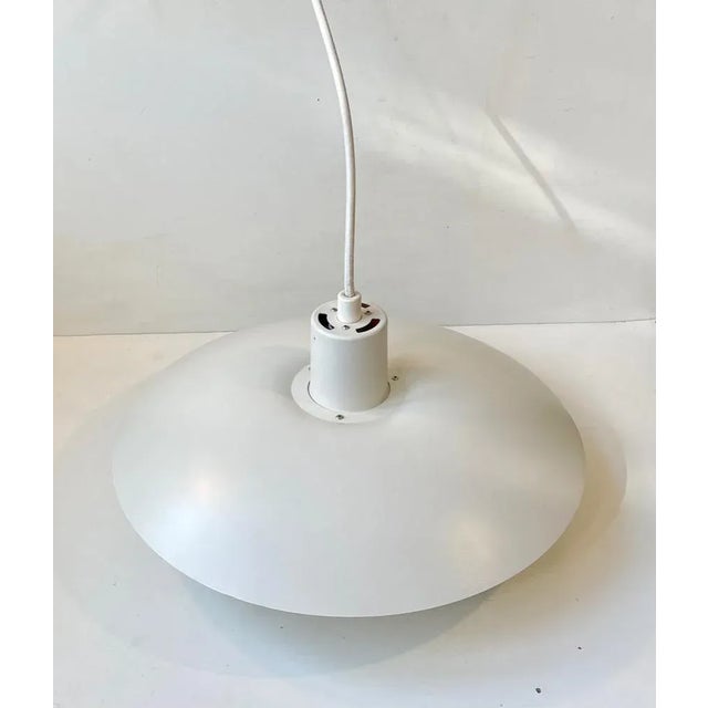 Vintage White PH4 / 3 Pendant Lamps by Poul Henningsen for Louis Poulsen, Set of 2 For Sale - Image 6 of 9