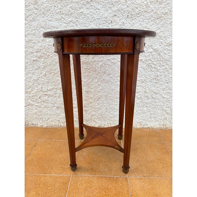 French French Neoclassical Round Gueridon With Bronze Mounts, 20th Century For Sale - Image 3 of 13