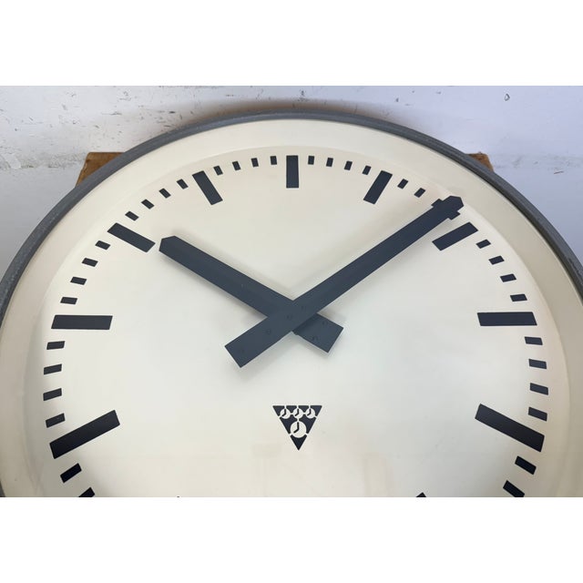 Large Industrial Grey Factory Wall Clock from Pragotron, 1960s For Sale - Image 15 of 18