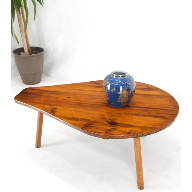 Vintage Arts & Crafts Varnished Pine Guitar Shape Coffee Table Shaker Style For Sale - Image 11 of 13