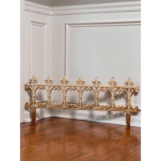 Early 20th Century Set of 6 Cast Iron Interlocking Garden Edging Fences, White Paint Patina, 20th Century For Sale - Image 5 of 17