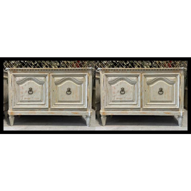 Beautiful Pair of Italian Chests of Drawers early 20th Century Pine wood perfectly preserved Measurements with the upper...