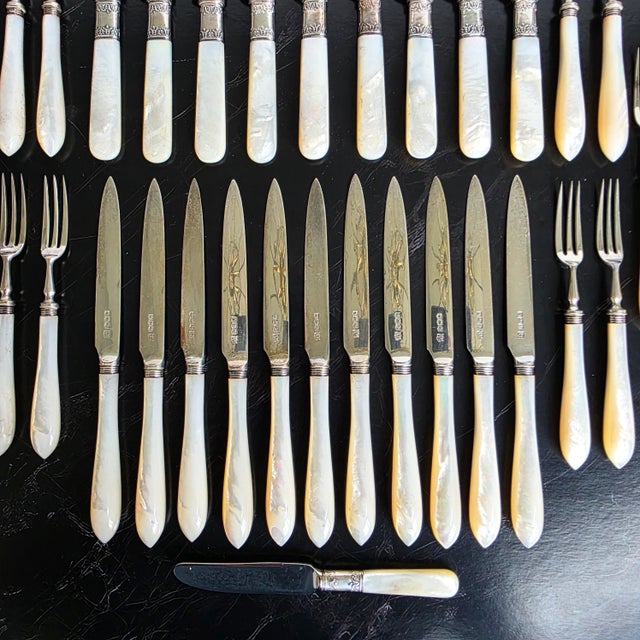 Late 19th Century Antique Landers Frary & Clark Mother-of-Pearl Flatware Set, 31 Pieces For Sale - Image 5 of 13