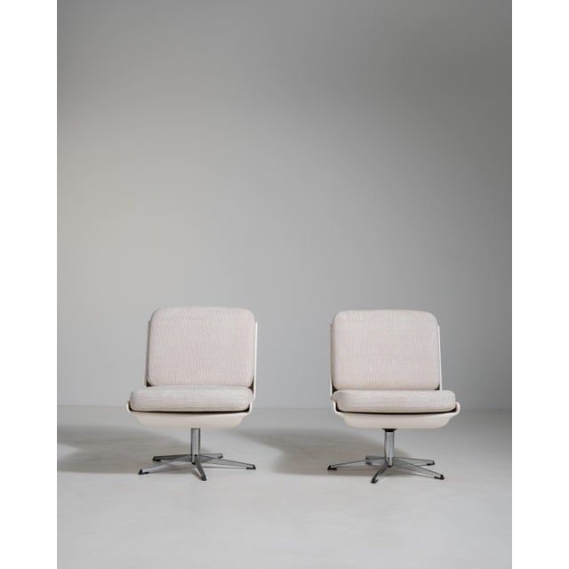 1970s Pair of Variopur Space Age Upholstered Swivel Chairs, Antique, Germany, Circa 1970 For Sale - Image 5 of 15