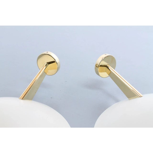 Brass & White 131 Sconces by Giuseppe Ostuni for Oluce, 1950s, Set of 2 For Sale - Image 4 of 18