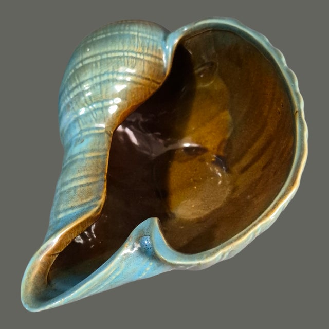 Coastal Late 20th Century Pair of Sea Life Coastal Pair Glazed Ceramic Conch Sea Shell Planters Jardinières For Sale - Image 3 of 8