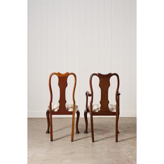 Queen Anne Set of 8 | Walnut Queen Anne Style Dining Chairs (C. 1930) With Newly Upholstered Gingham Cushions For Sale - Image 3 of 4