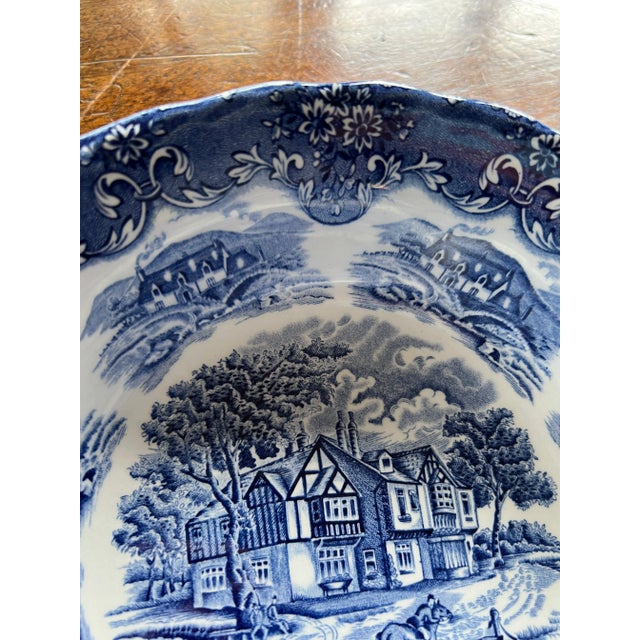 Royal Blue 1950s Grindley English Country Inns Serving Bowl Staffordshire England For Sale - Image 8 of 9