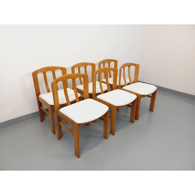 Vintage Chairs in Elm Wood and Bouclé Fabric, 1960s, Set of 6 For Sale - Image 4 of 18
