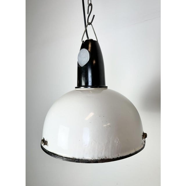 1960s Soviet Industrial White Enamel Pendant Lamp, 1960s For Sale - Image 5 of 17