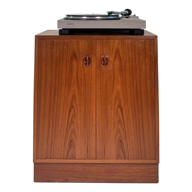 1970s Danish Teak Cabinet (In Style of Peter Hvidt) For Sale