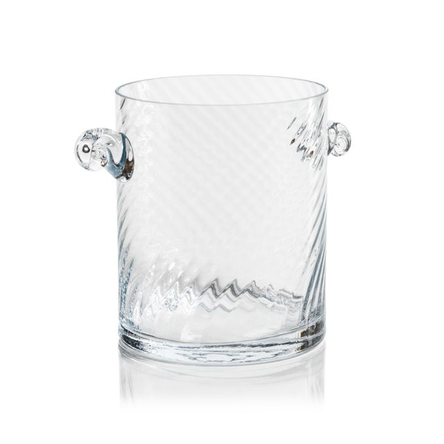 This ice bucket is easy to pick up and transport throughout your entire facility. While its integrated handles supply a...