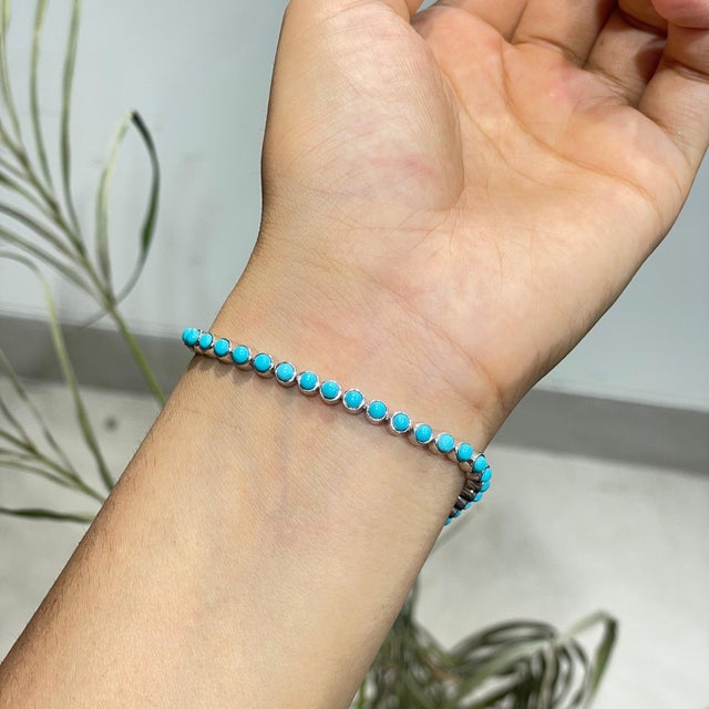 Classic 5.07 Ct Bezel-Set Round Natural Turquoise Tennis Bracelet in 925 Silver For Sale - Image 4 of 14