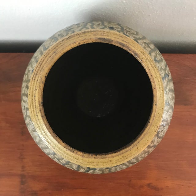 Late 20th Century Boho Signed Wheel Thrown Textured Studio Pottery Ceramic Vase From Boise Idaho For Sale - Image 5 of 8