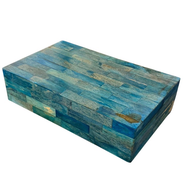 Attributed to Maitland-Smith Blue Dyed Bone Mosaic Hinged Decorative Box, Circa 1970s For Sale - Image 4 of 10