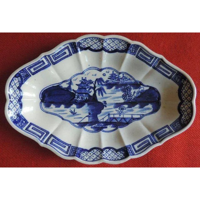English 18th Century Chinese Style English Worcester Caughley Blue & White Porcelain Dessert Dish For Sale - Image 3 of 11