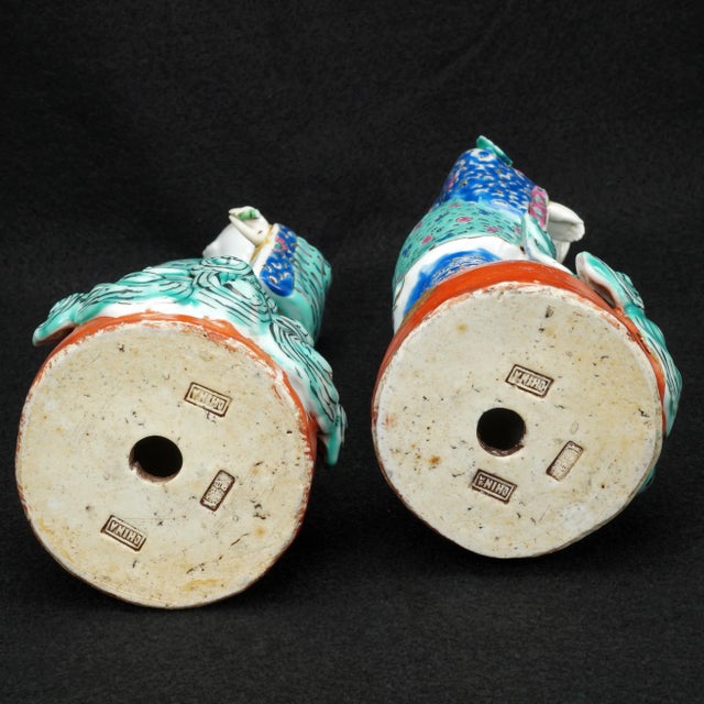 Early 20th Century Chinese Porcelain Polychrome Nobleman and Wife Figures - A Pair For Sale - Image 10 of 12