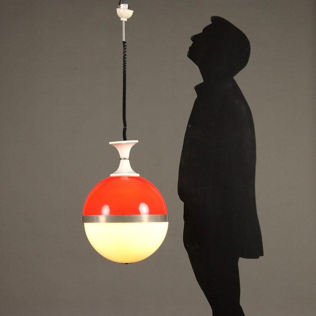 Chandelier in red and white methacrylate, enamelled aluminium. This piece is attributed to the mentioned designer/maker....