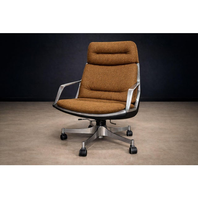 Mid-Century Modern Jorge Zalszupin “Tall Commander” Swivel Chair, 1973 – Fiberglass, Aluminum & Chenille | Brazilian Modern - Lot 888A For Sale - Image 3 of 15