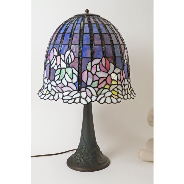 Large Glass Mosaic Table Lamp with Bronze Water Lily Lamp Base in the style of Tiffany For Sale - Image 6 of 15