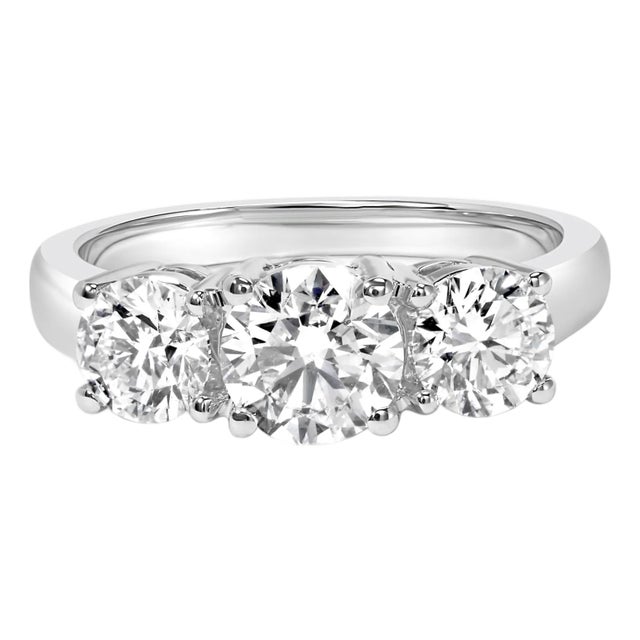 14K White Gold 2.00 Cttw Lab Grown Diamond 3 Stone Ring Band (F-G Color, VS1-VS2 Clarity) - Ring Size 6 For Sale