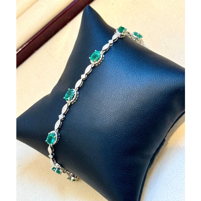 8 Oval Emeralds 3.2 Carat Emerald Tennis Bracelet 14 Karat White Gold, 7 " For Sale - Image 10 of 18