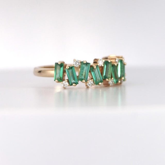White Zig Zag Yellow Gold Natural Diamond & Emerald Ring For Sale - Image 8 of 14
