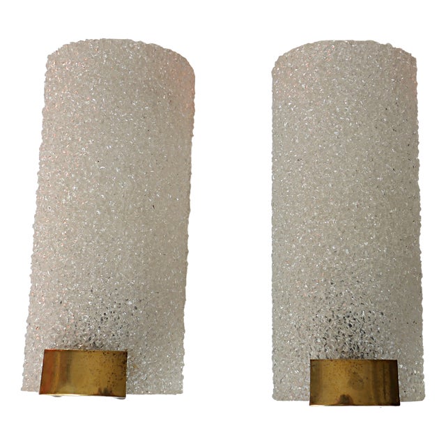 Wall Lights in Textured Acrylic Glass and Brass, France 1960, Set of 2 For Sale