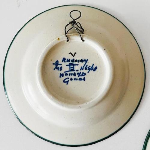 Brown Antique Hand-Painted Rhodian Decorative Plates from Plateelbakkerij Zuid-Holland, 1920s, Set of 2 For Sale - Image 8 of 10