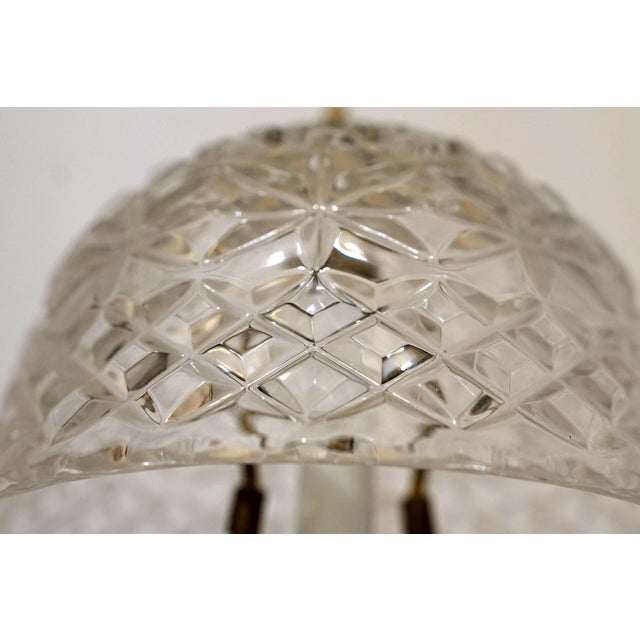 1940s Art Deco American Mushroom Form Pressed Crystal Leaded Table Lamp For Sale In Los Angeles - Image 6 of 13