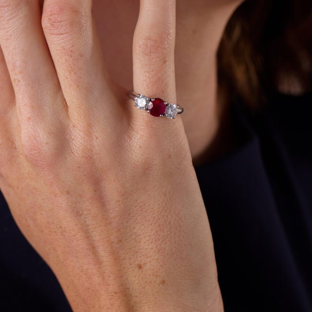 1970s Vintage Gia 1.25 Carat Burma Ruby Diamond Platinum Three Stone Ring, Size 6.5 For Sale - Image 5 of 6