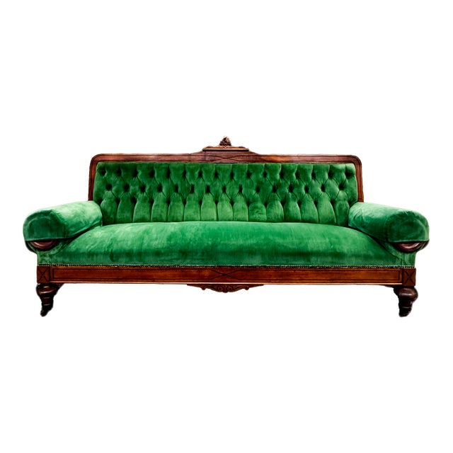 Early 20th Century Victorian Era Tufted Sofa For Sale