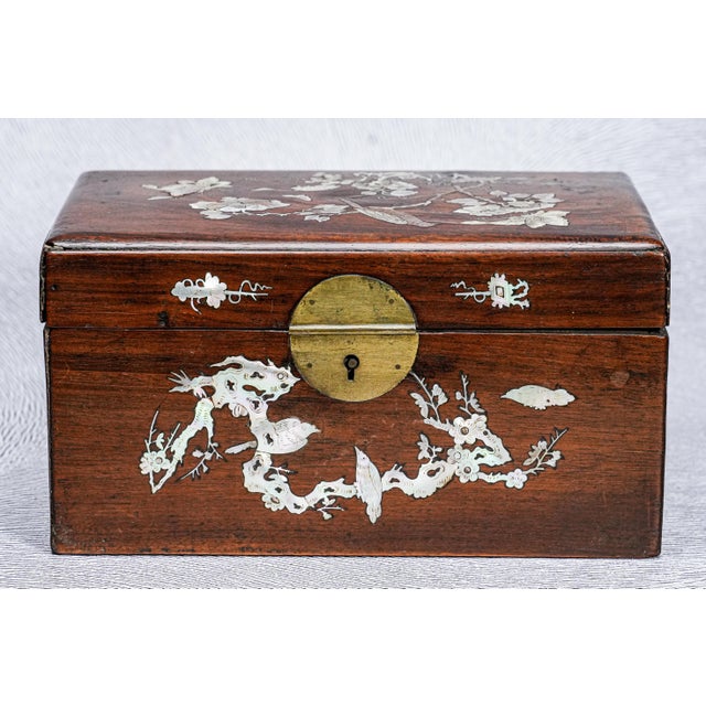 Nice 19th-Century Antique Chinese Mother of Pearl Inlay Wood Box Asian China For Sale In New York - Image 6 of 16