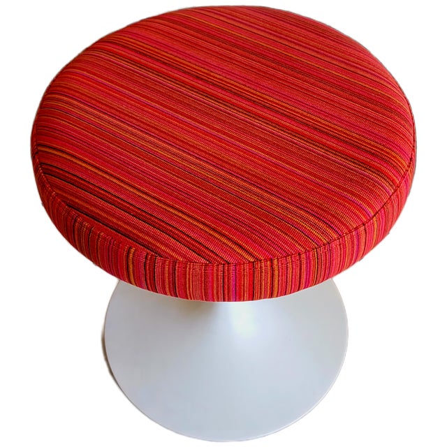 Knoll 1950s Magnificent Set of Four Original Eero Saarinen Knoll Tulip Swivel Stools Professionally Restored With Knoll / Maharam Fabric For Sale - Image 4 of 14